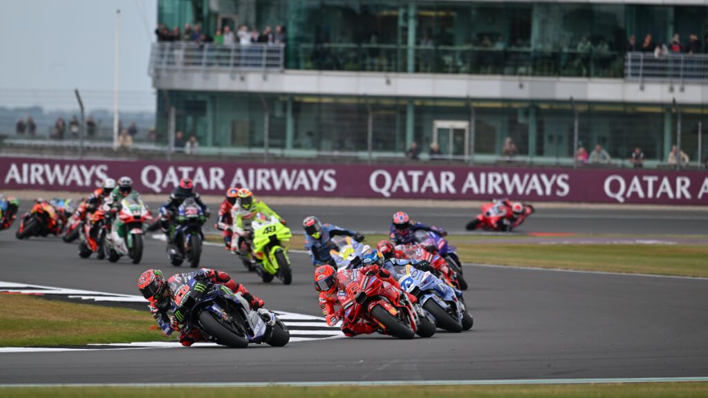  Quartararo y los hermanos Márquez, en el Gran Premio de Silverstone.