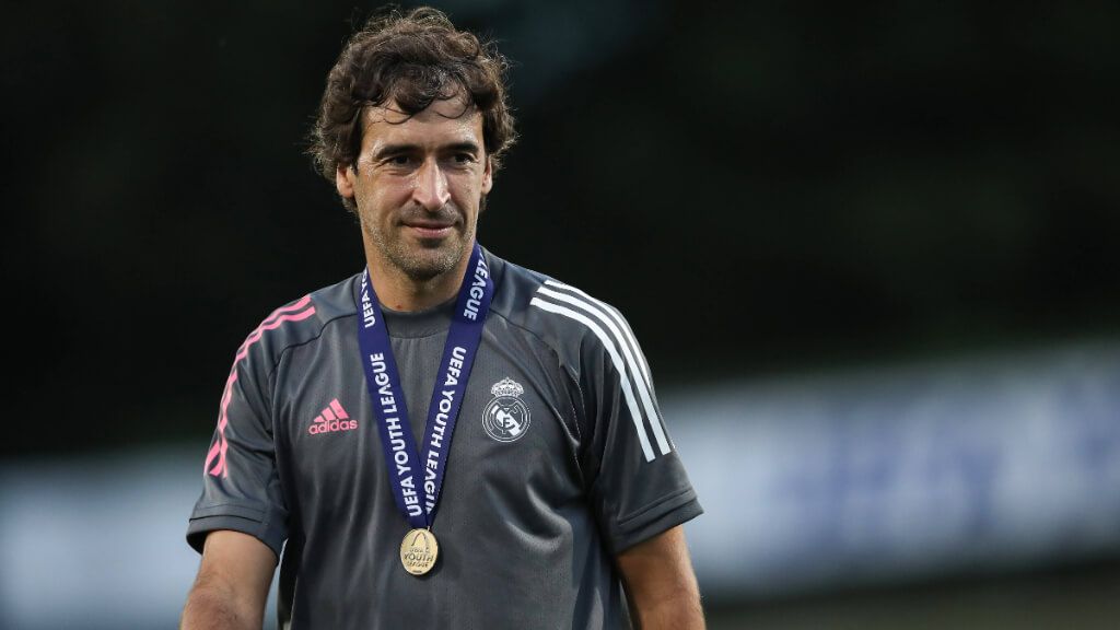  Raúl González tras ganar la Youth League (Cordon Press)