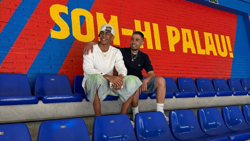 Lamine Yamal con su padre tras la renovación (hustle_hard_304)