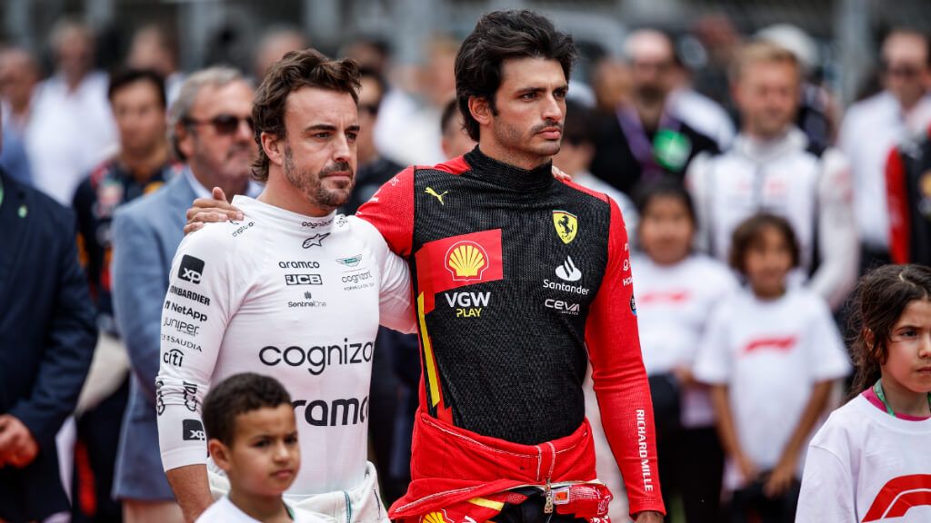  Fernando Alonso y Carlos Sainz, durante el GP de España de 2024.