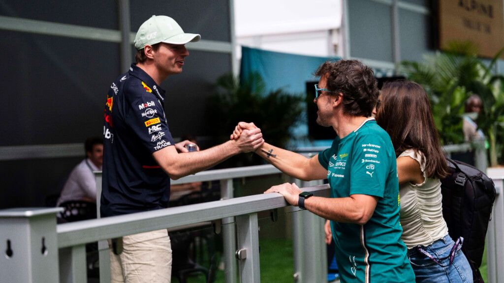 Fernando Alonso junto a Max Verstappen (Cordon Press)