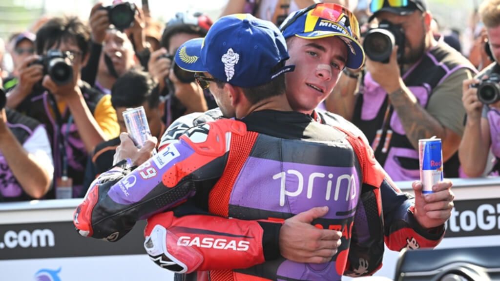  Jorge Martín y Pedro Acosta, en el Gran Premio de Indonesia de 2024.