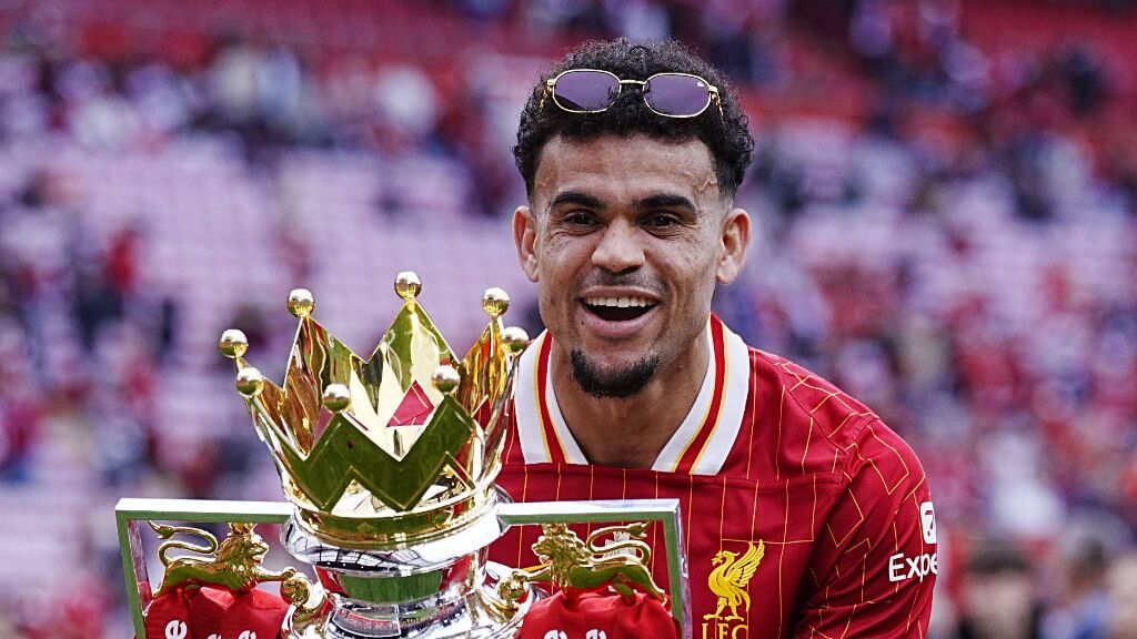 Luis Díaz celebrando la Premier League con el Liverpool (Cordon Press)