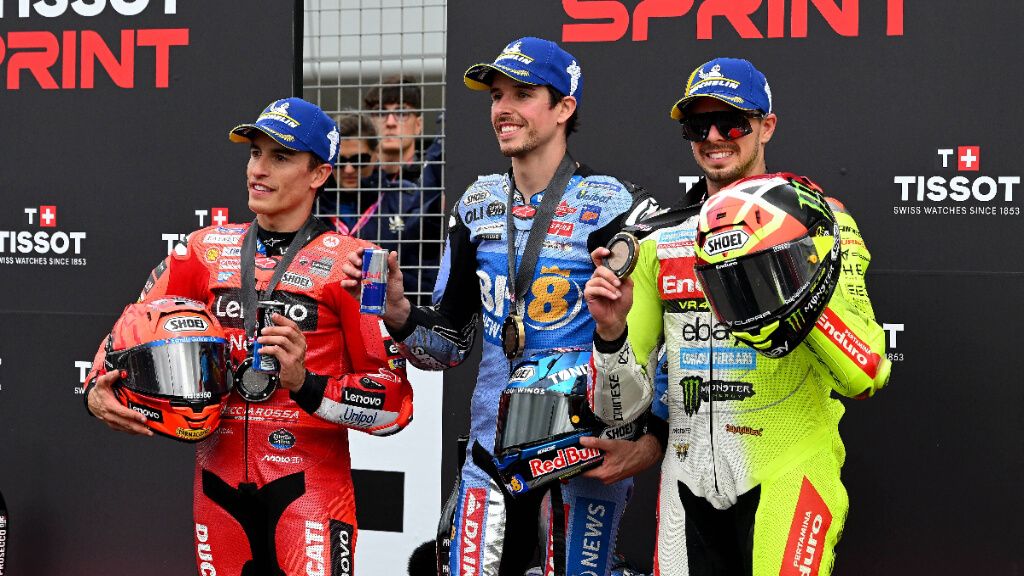  Álex Márquez y Marc Márquez compartieron podio en el sprint del GP de Silverstone (foto: Cordon
