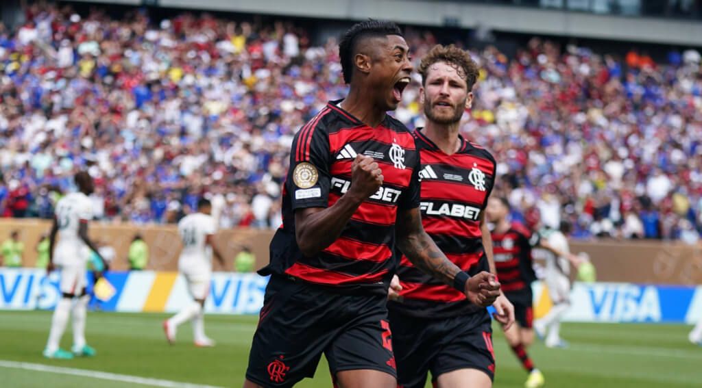  Bruno Henrique celebra uno de los goles del Flamengo ante el Chelsea (foto: EFE).