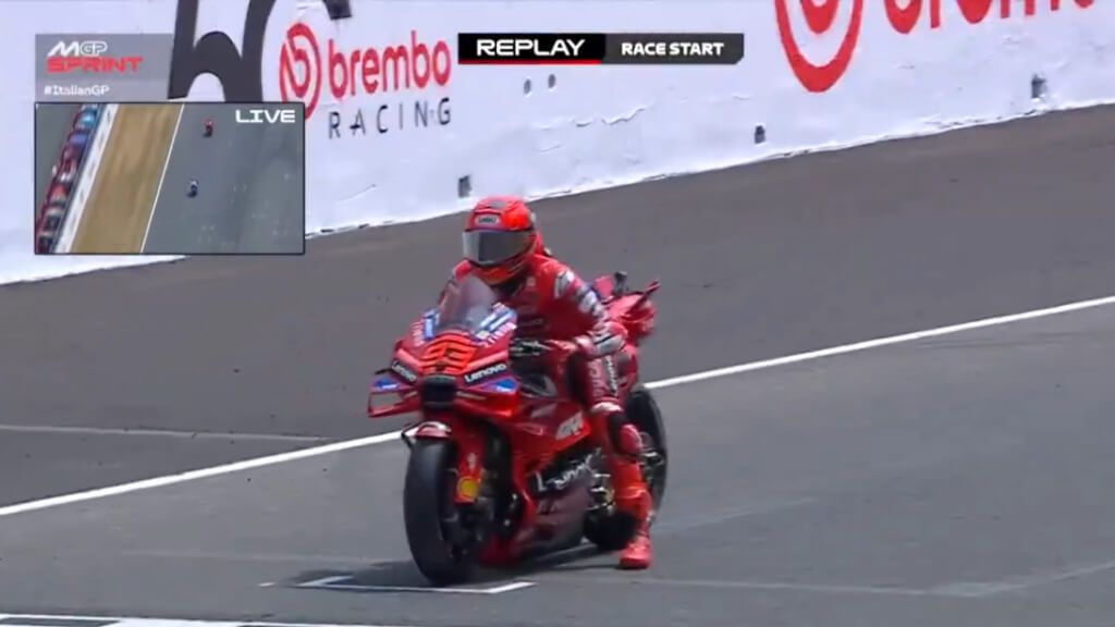 Marc Márquez, durante la salida de la 'sprint' del Gran Premio de Italia.
