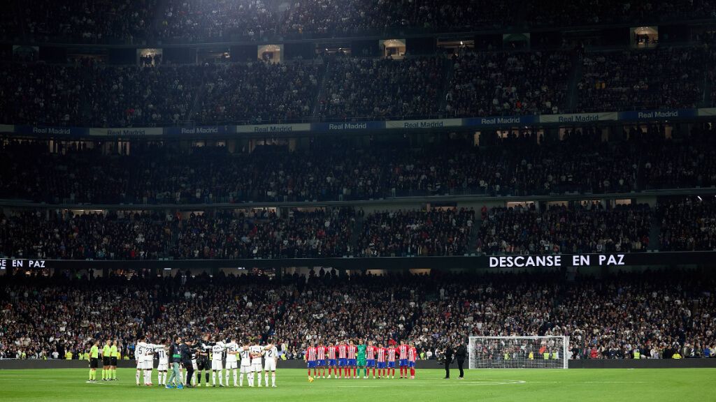  Minuto de silencio en el Santiago Bernabéu