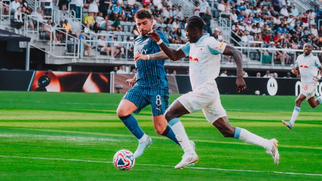 El RB Salzburgo y el Al Hilal empataron sin goles dejándolo todo por decidir en la última jornada