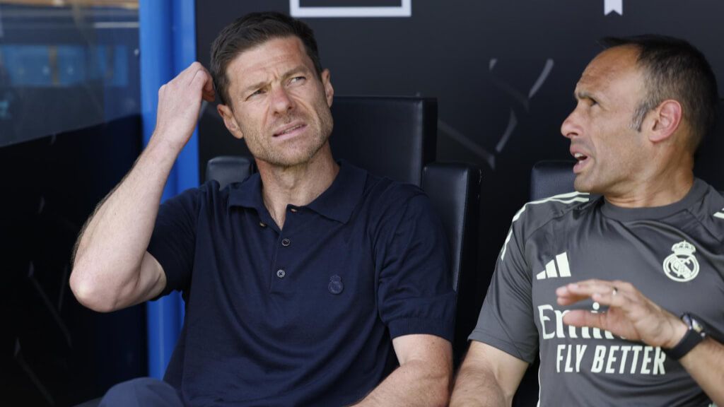  Xabi Alonso, durante el Real Madrid-Pachuca.