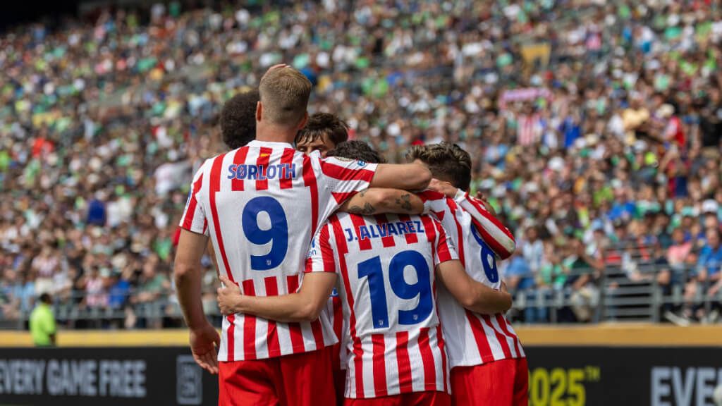  Varios jugadores del Atlético celebran un gol
