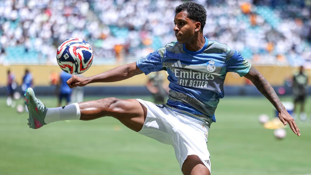 Rodrygo Goes calentando con el Real Madrid (Cordon Press)