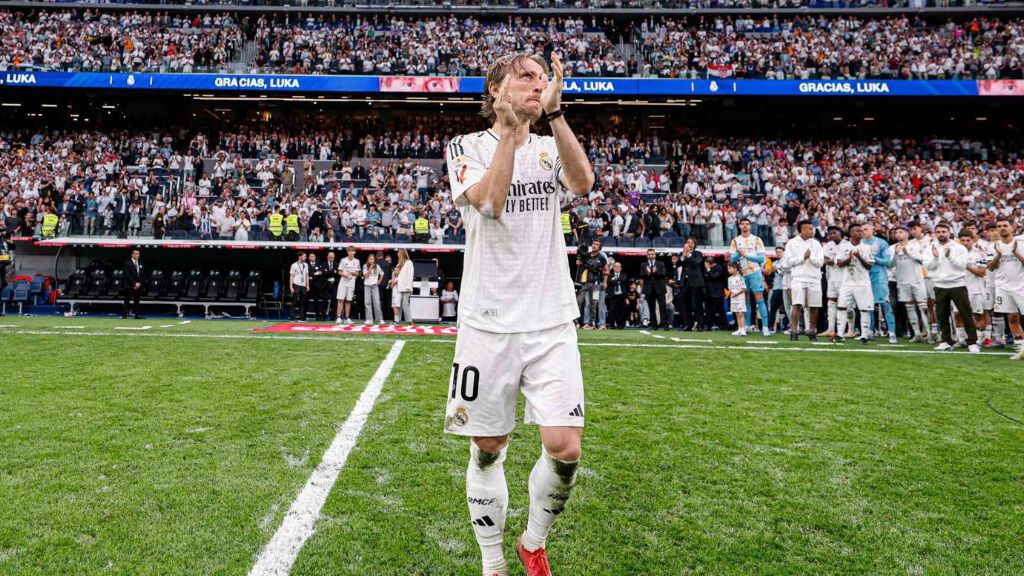 Luka Modric despidiéndose del Real Madrid en el Bernabéu (Cordon Press)