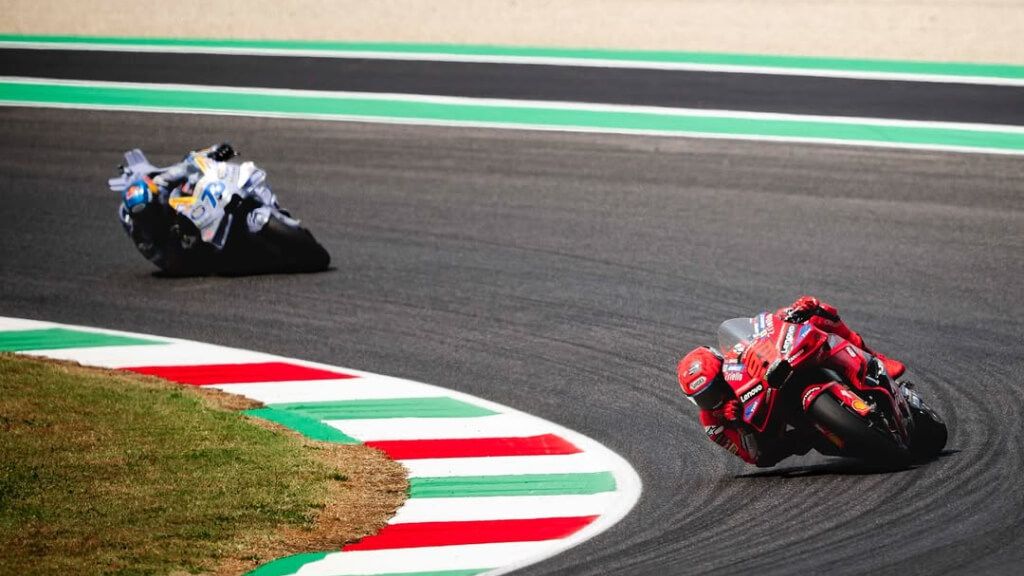  Álex y Marc Márquez, durante el Gran Premio de Italia.