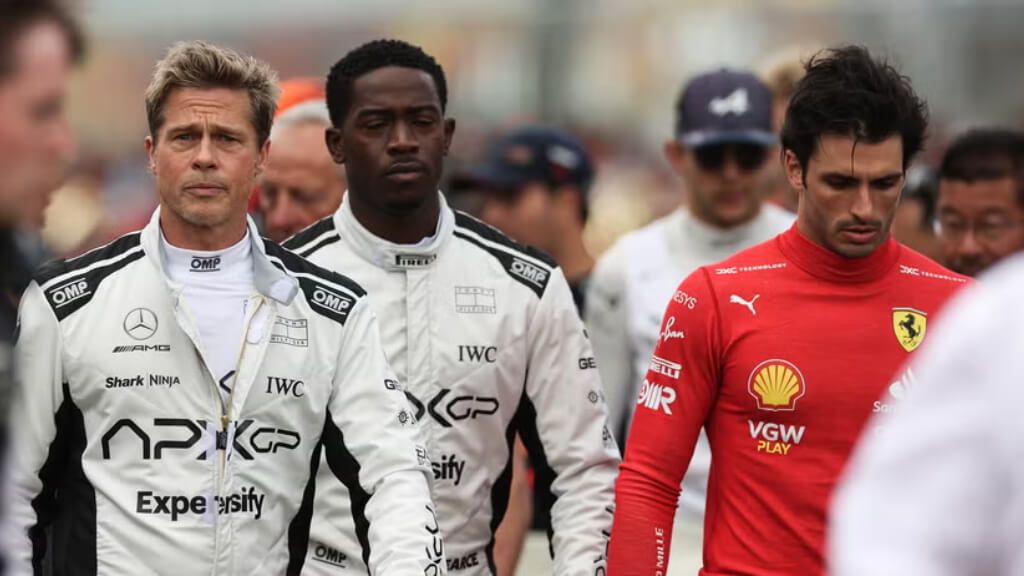  Brad Pitt, en la película de la F1; con Carlos Sainz