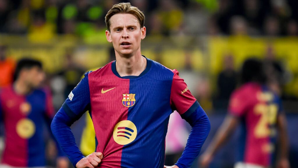  Frenkie De Jong en un partido de Champions con el Barça (Cordon Press)