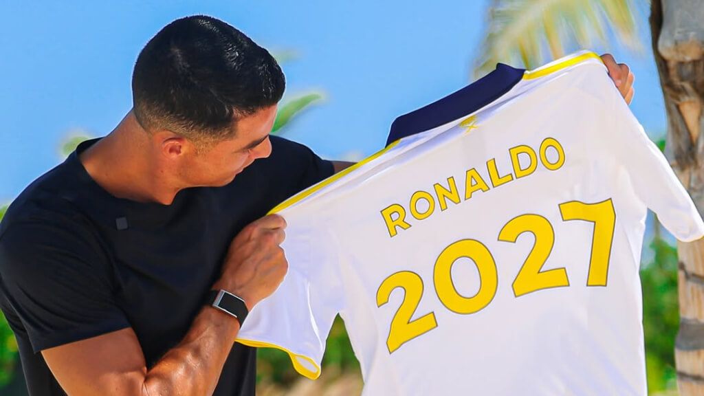 Cristiano Ronaldo en su renovación (@alnassr)