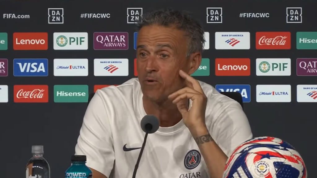 Luis Enrique habla sobre la constante innovación que debe realizar un entrenador de fútbol (captura PSG YT).