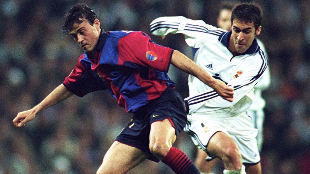 Luis Enrique contra Raúl en un Clásico (Cordon Press)