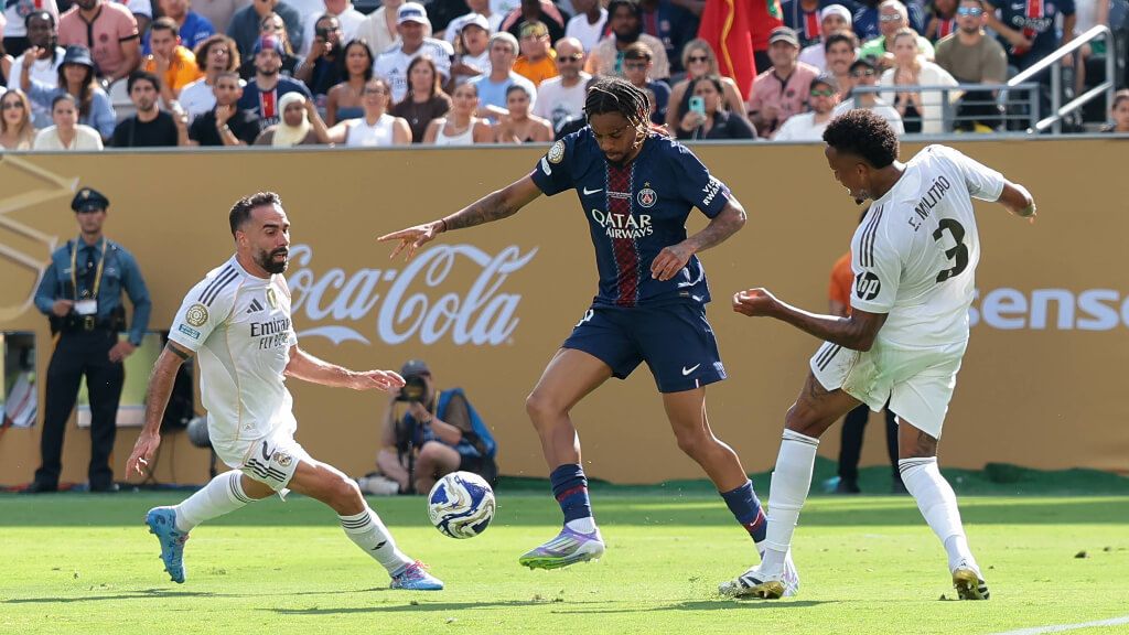 Dani Carvajal y Militao contra Barcola (Cordon Press)