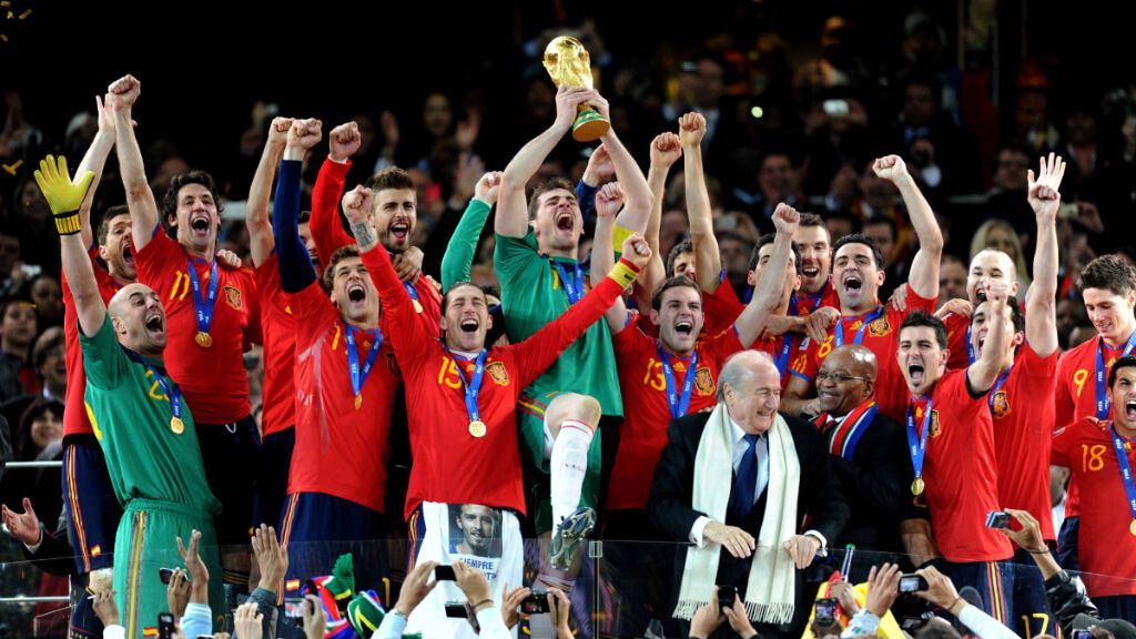  Iker Casillas levanta el título de Copa del Mundo con España (foto: Cordon Press)