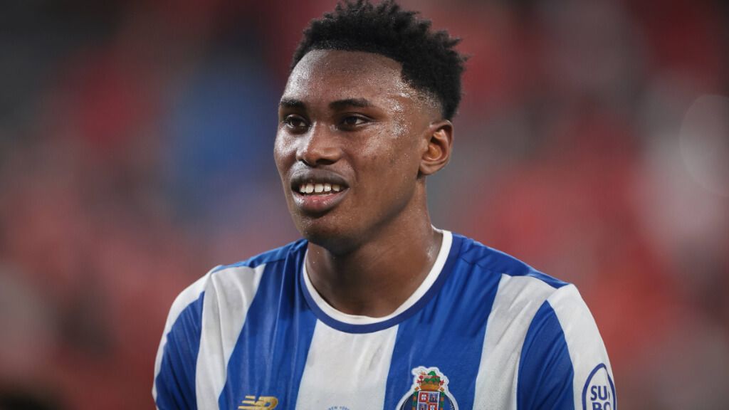  Samu Aghehowa en un partido con el Porto