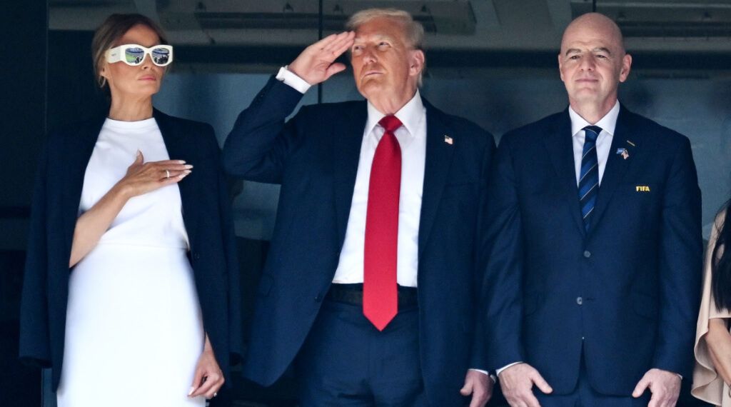 Donald Trump, en el palco junto a Infantino (Foto: Cordon Press)