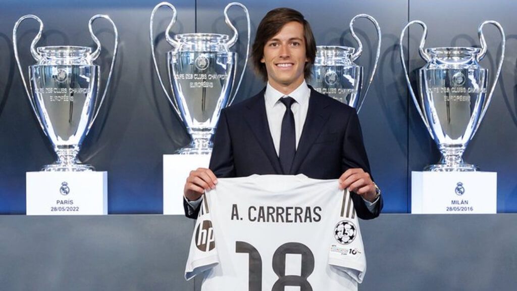  Álvaro Carreras con su dorsal 18 (Real Madrid)