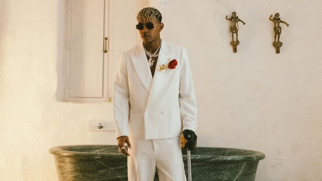 Lamine Yamal con el outfit de su fiesta (@lamineyamal)