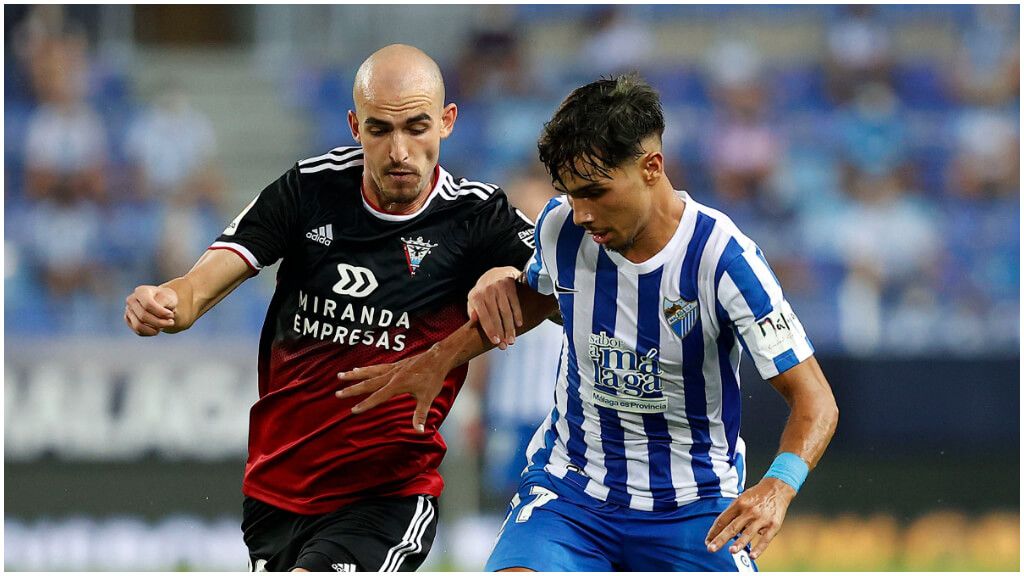 Kevin Medina jugando con el Málaga CF.