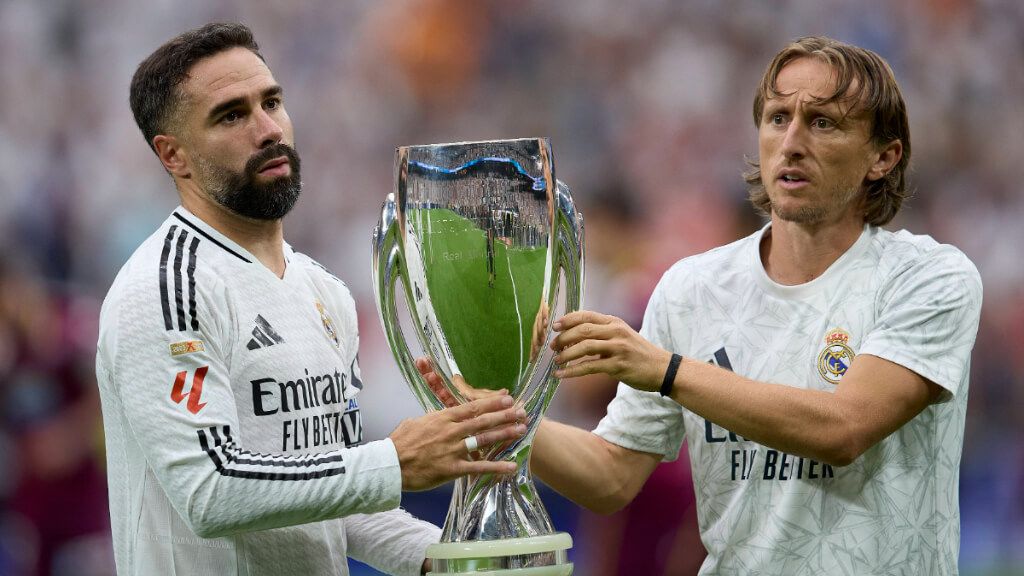 Luka Modric y Dani Carvajal levantaron esta temporada la Supercopa de Europa (foto: Cordon Press).