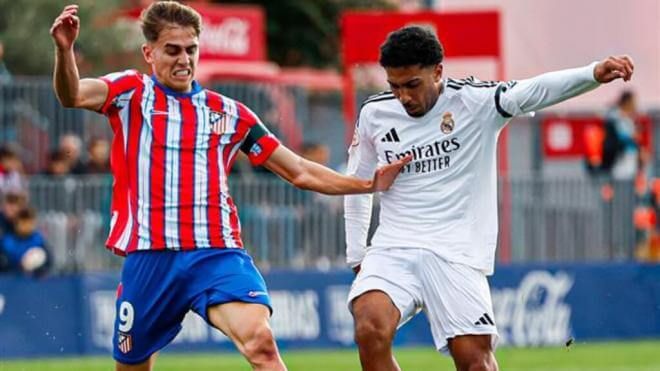 Fotografía del mini-derbi entre el Atlético 'B' y el Real Madrid