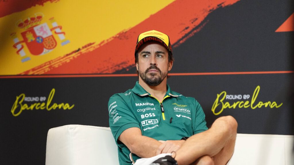 Fernando Alonso con Aston Martin (Cordon Press)