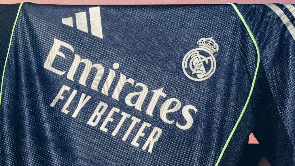  Segunda equipación de la temporada 25/26 (@realmadrid)