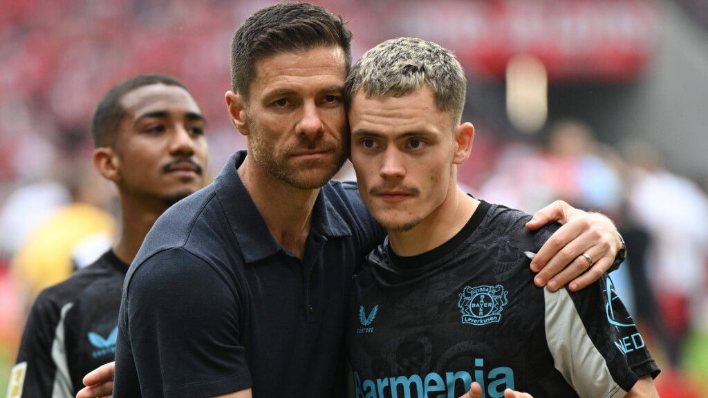 Xabi Alonso y Florian Wirtz en un partido del Bayer Leverkusen (Foto: Cordon Press)