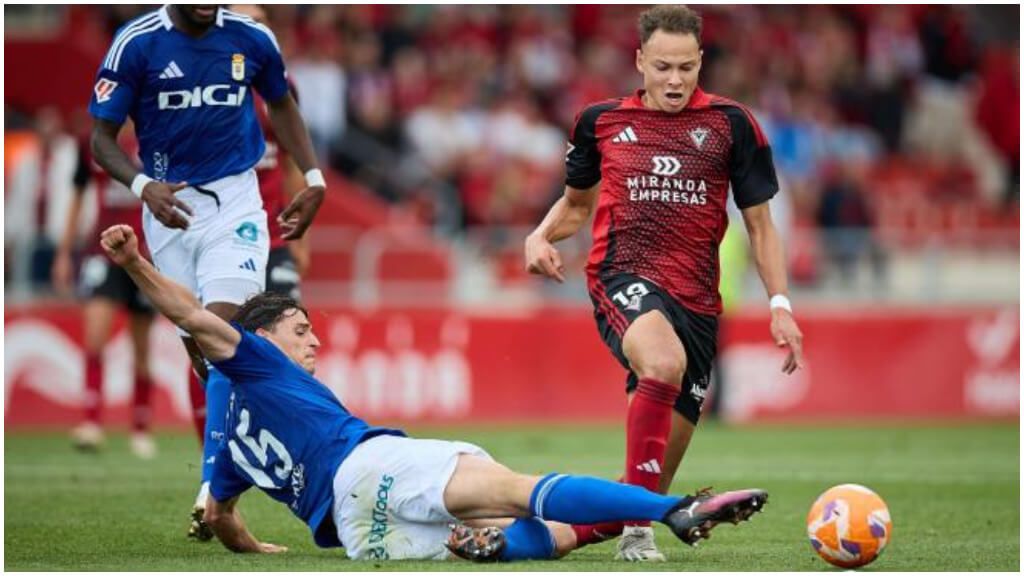  Imágenes del Mirandés - Real Oviedo.