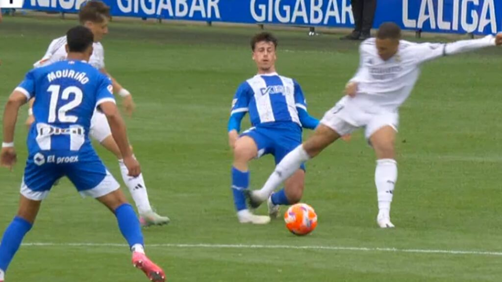  La acción de Mbappé sobre Antonio Blanco que acabó en la expulsión del francés (captura Movistar +).