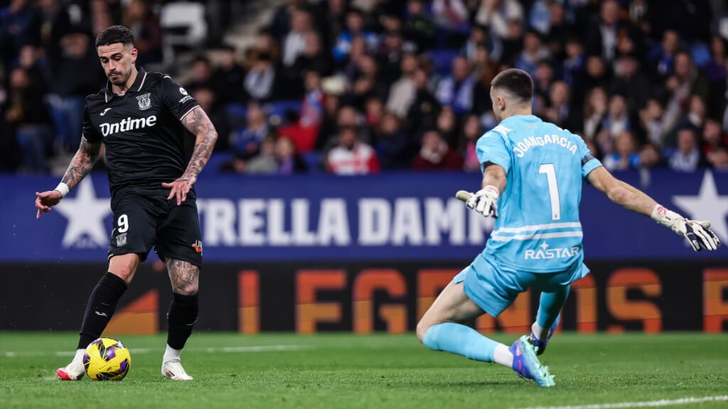  Diego García y Joan García en un partido de LALIGA
