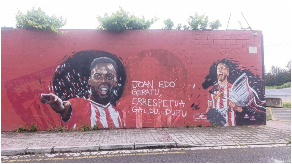  El mural de Barakaldo con la cara de Nico Williams distorsionada entre Iñaki e Iker Muniain.