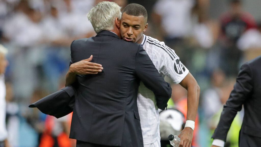 Carlo Ancelotti y Kylian Mbappé (Foto: Cordon Press)