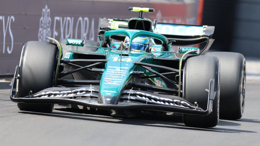 Fernando Alonso, con su Aston Martin en el GP de Mónaco (foto: Cordon Press).