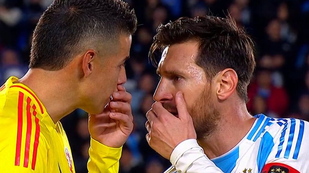 James y Messi dialogan en el Argentina -Colombia