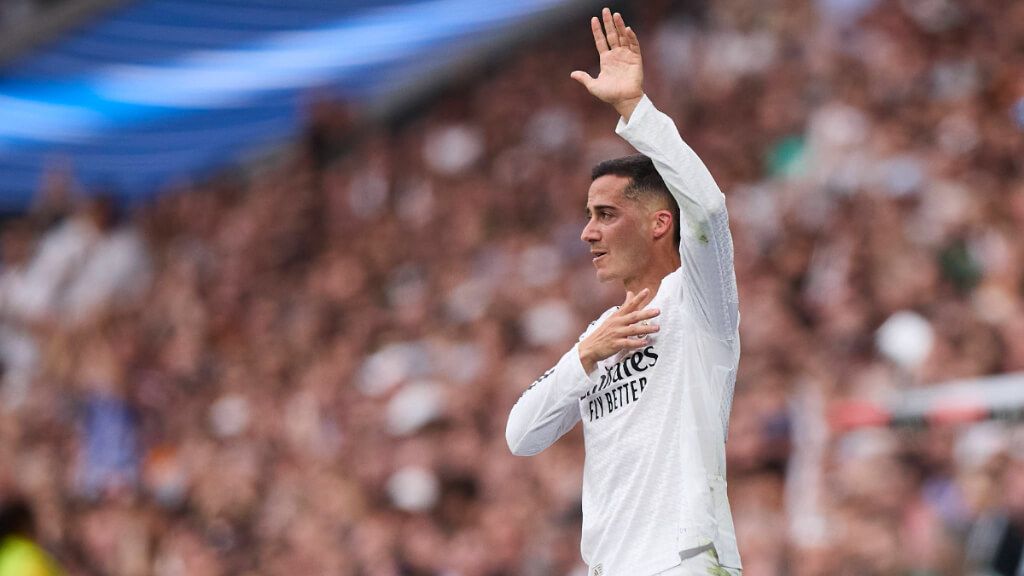  Lucas Vázquez despidiéndose del Santiago Bernabéu