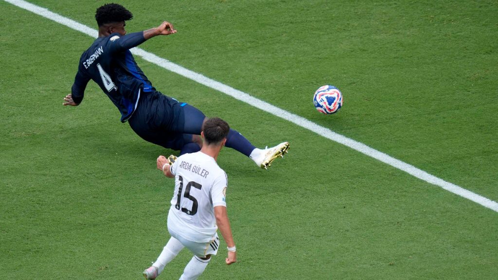 Arda Güler marcando un gol (Cordon Press)