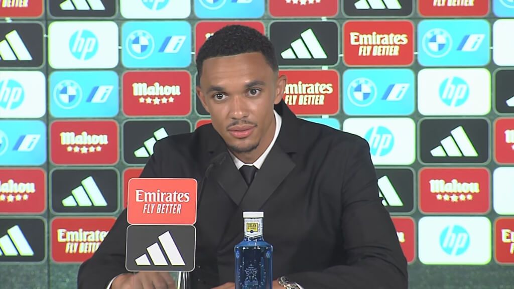  Alexander Arnold, en su presentación con el Real Madrid