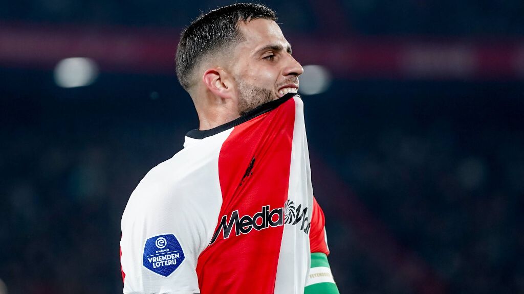  David Hancko en un partido con el Feyenoord