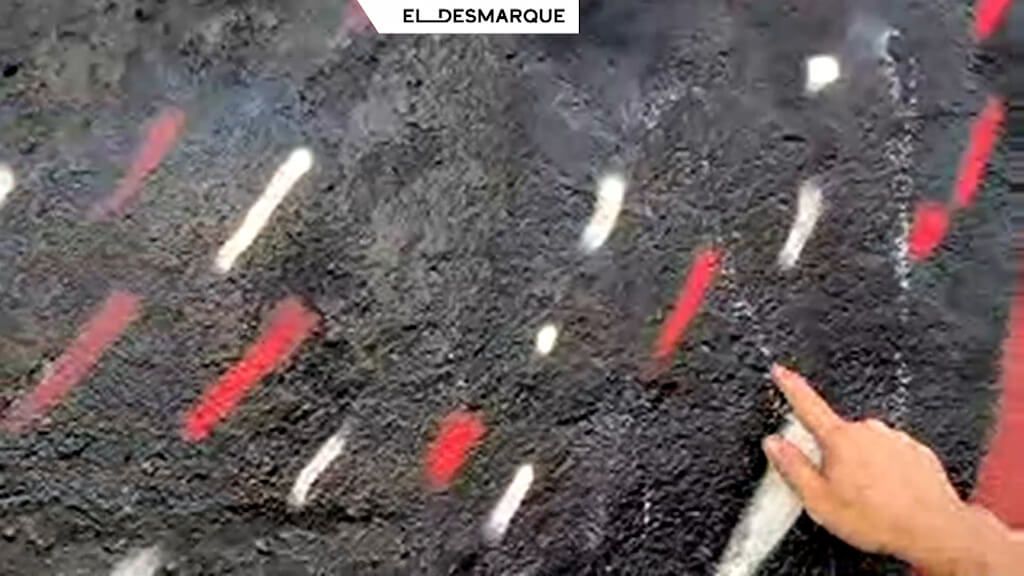 Los restos de la firma de Nico Williams en el mural