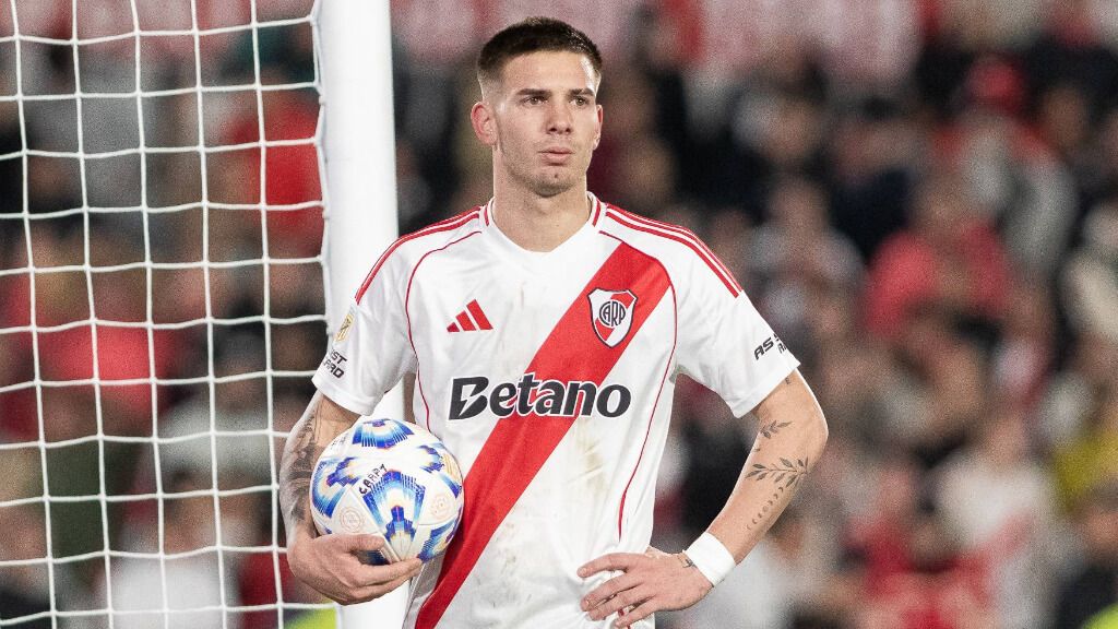  Franco Mastantuono durante un partido de River Plate (Cordon Press)