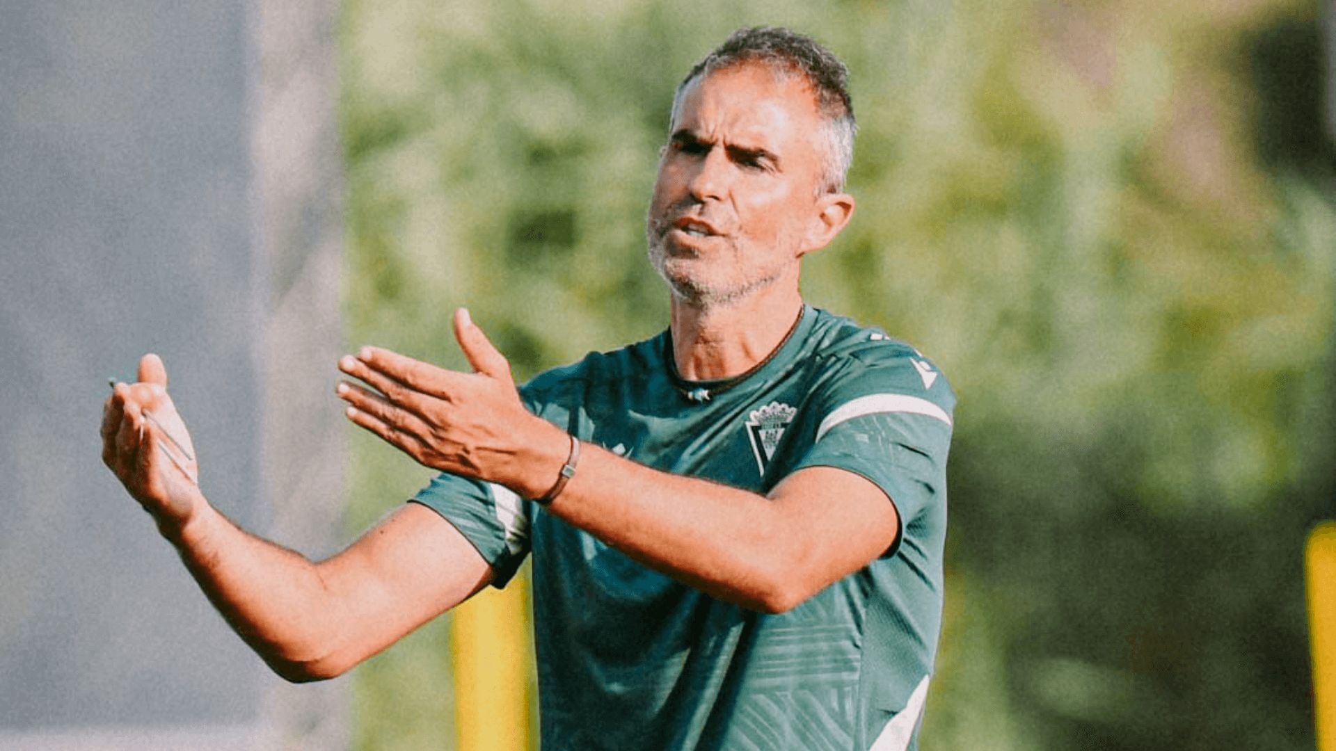  Gaizka Garitano dirige una sesión del Cádiz.