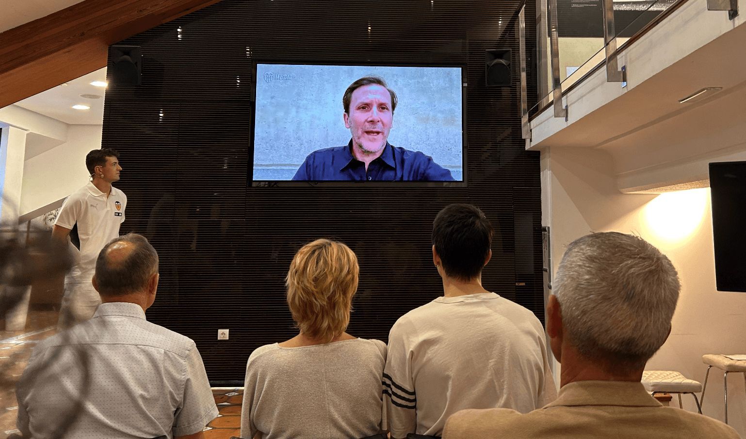  Gaizka Mendieta también intervino. Sempere y Julen Agirrezabala miran