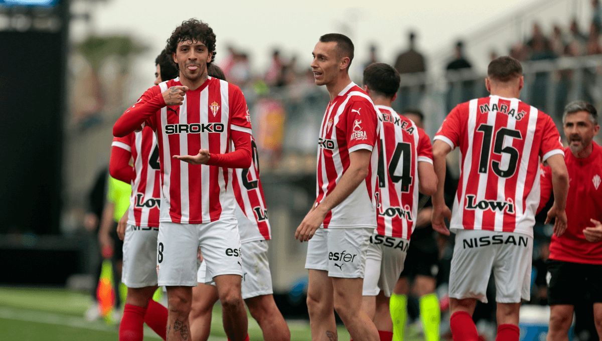  Gelabert celebra su gol en el Eldense-Sporting.